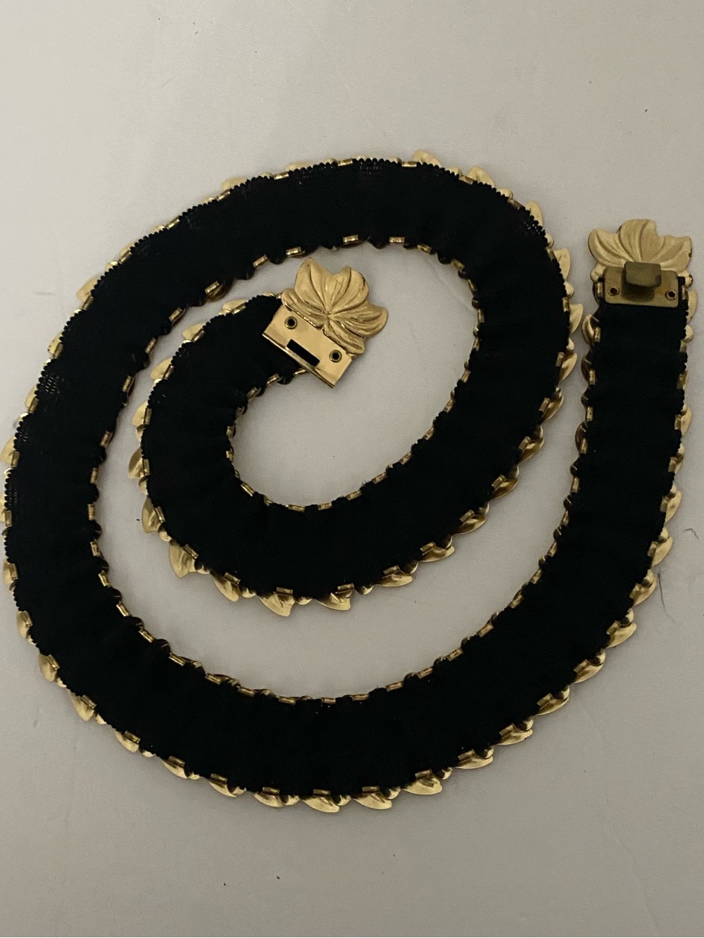 Vintage Gold Textured Petal-Link Elastic Belt - Picture 5 of 9